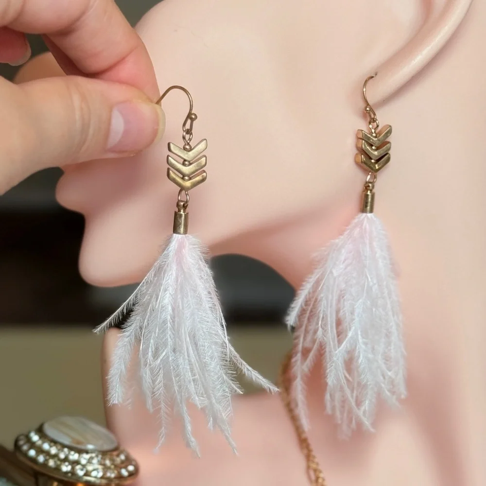 ⚜️ Gold and Pink Feather Earrings